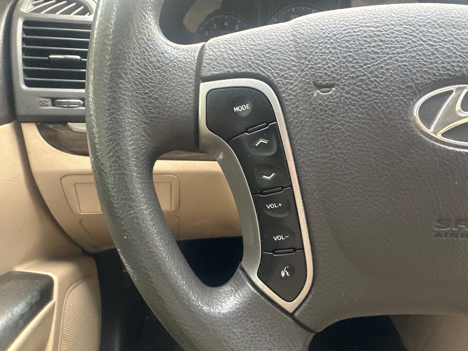 Used 2011 Hyundai Santa Fe GLS FWD image 13