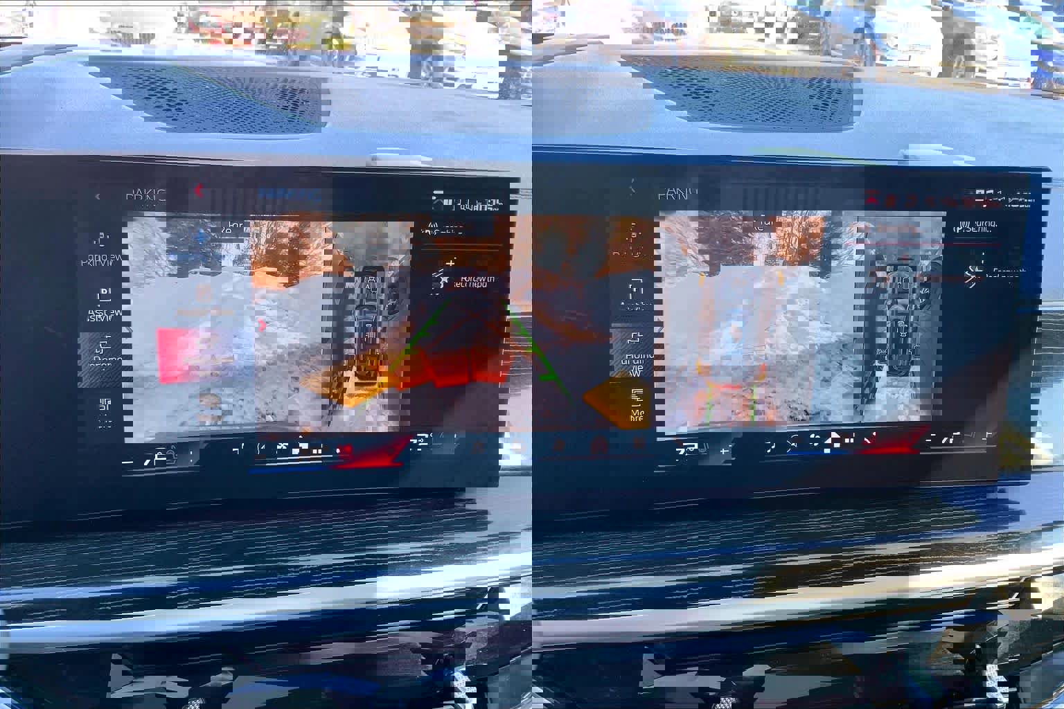 Used 2025 BMW X7 M60i w/ Climate Comfort Package image 29