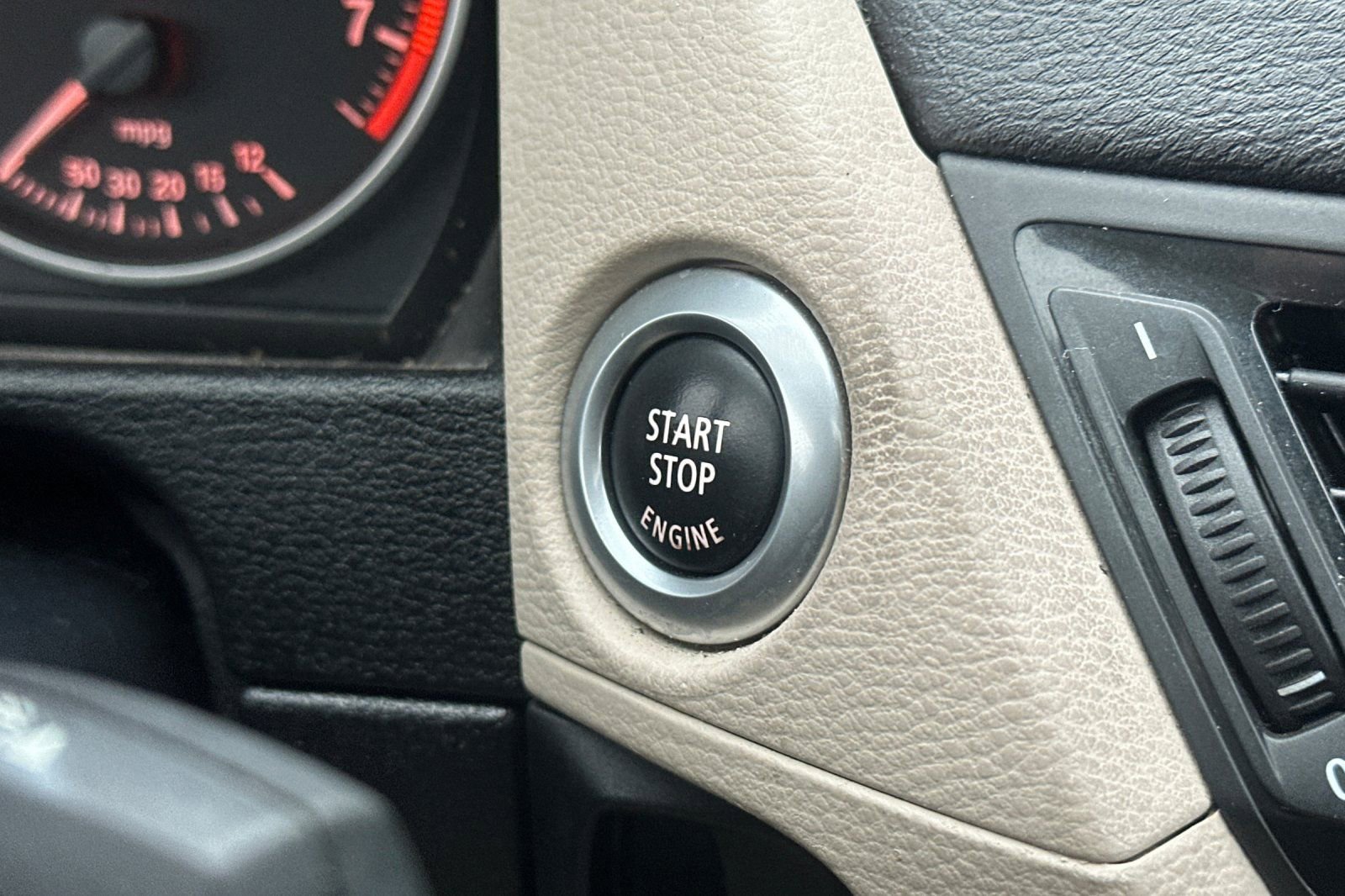 Used 2014 BMW X1 sDrive28i image 24