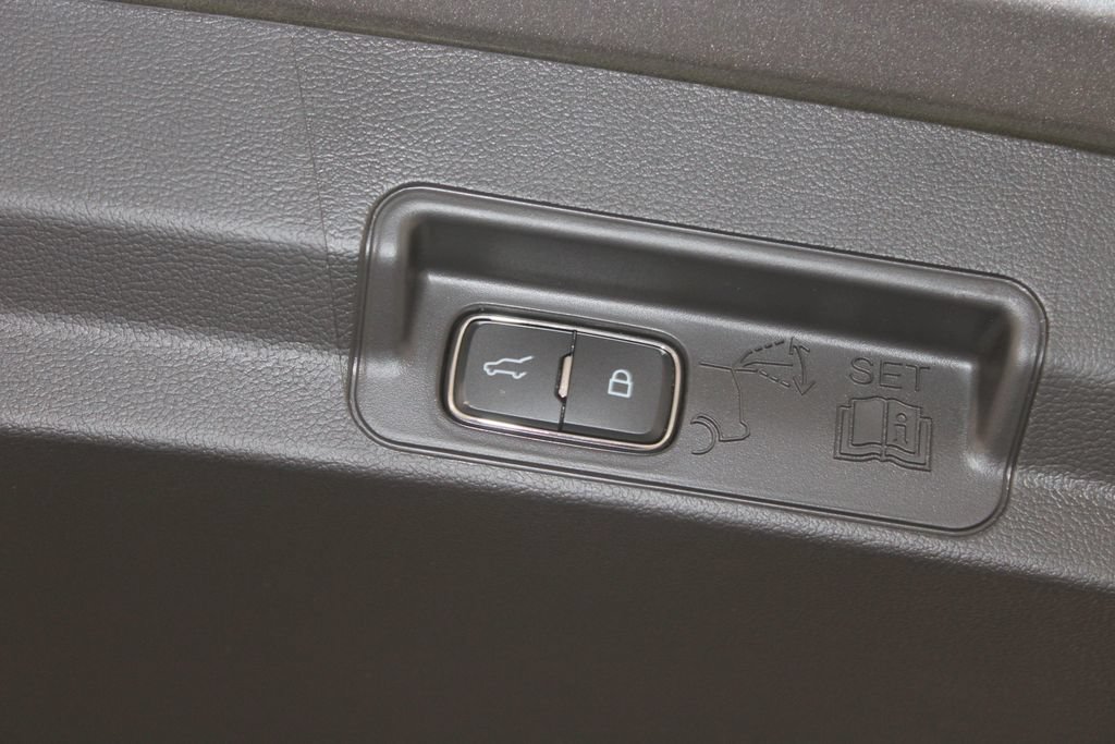 New 2026 Ford Explorer Active RWD image 16