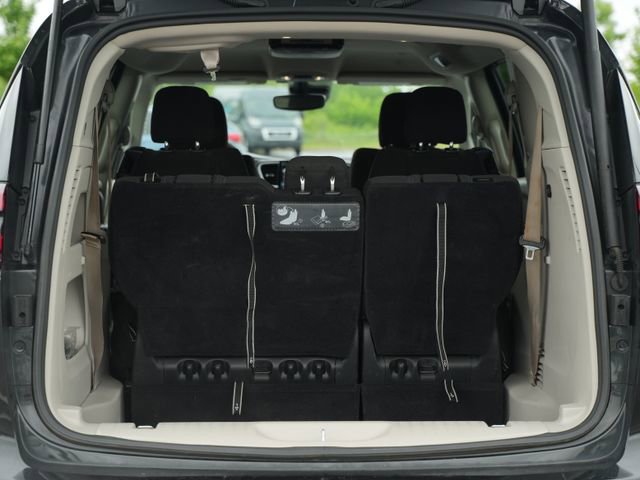 Used 2021 Chrysler Pacifica Touring FWD image 16