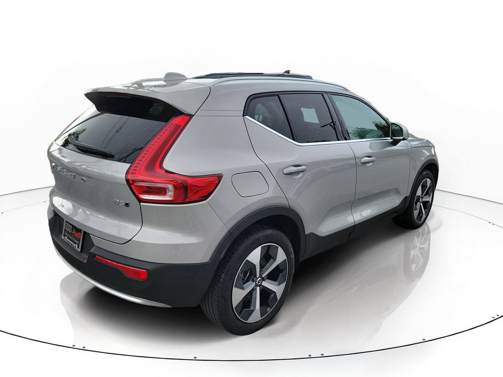 Used 2025 Volvo XC40 B5 Core w/ Protection Package AWD/4WD image 4