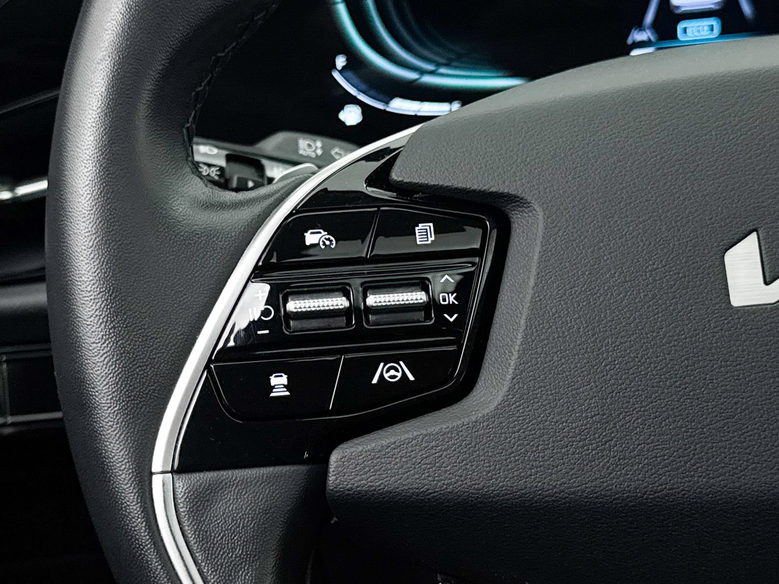 Used 2024 Kia Niro EX Touring FWD image 36
