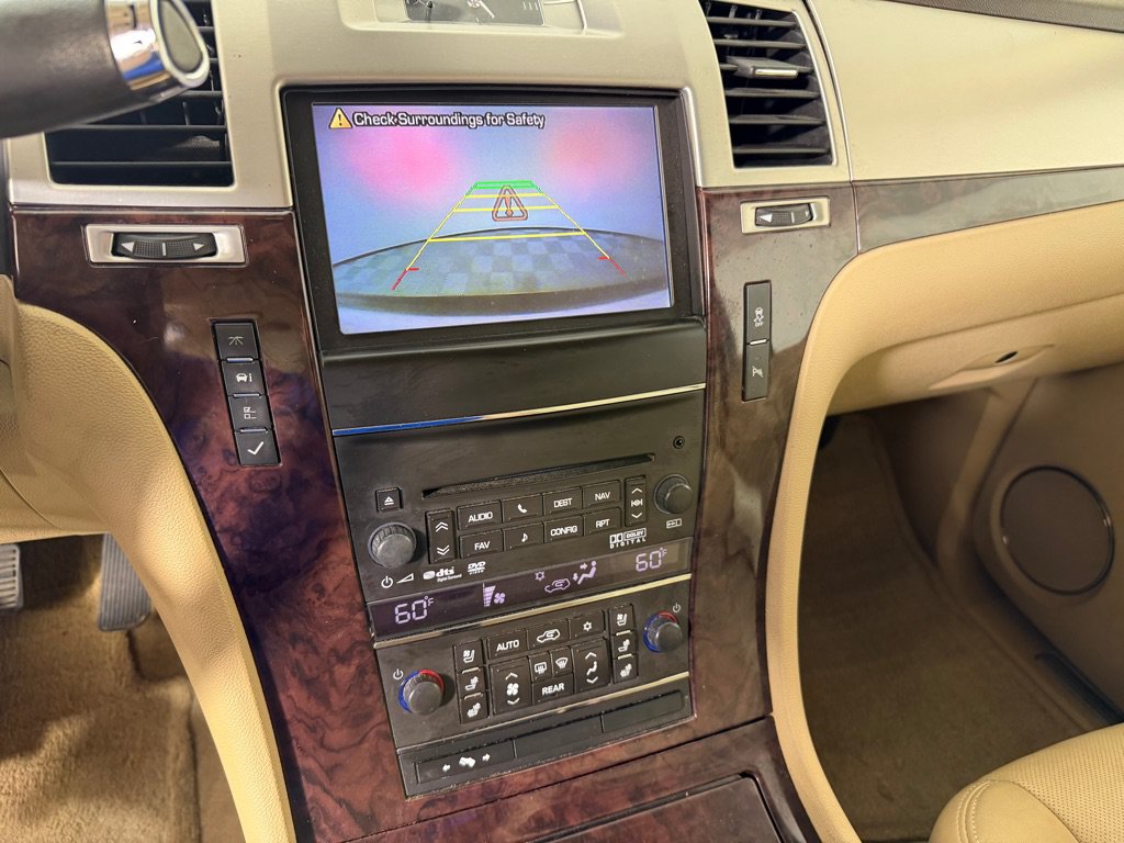 Used 2013 Cadillac Escalade ESV Luxury RWD image 17