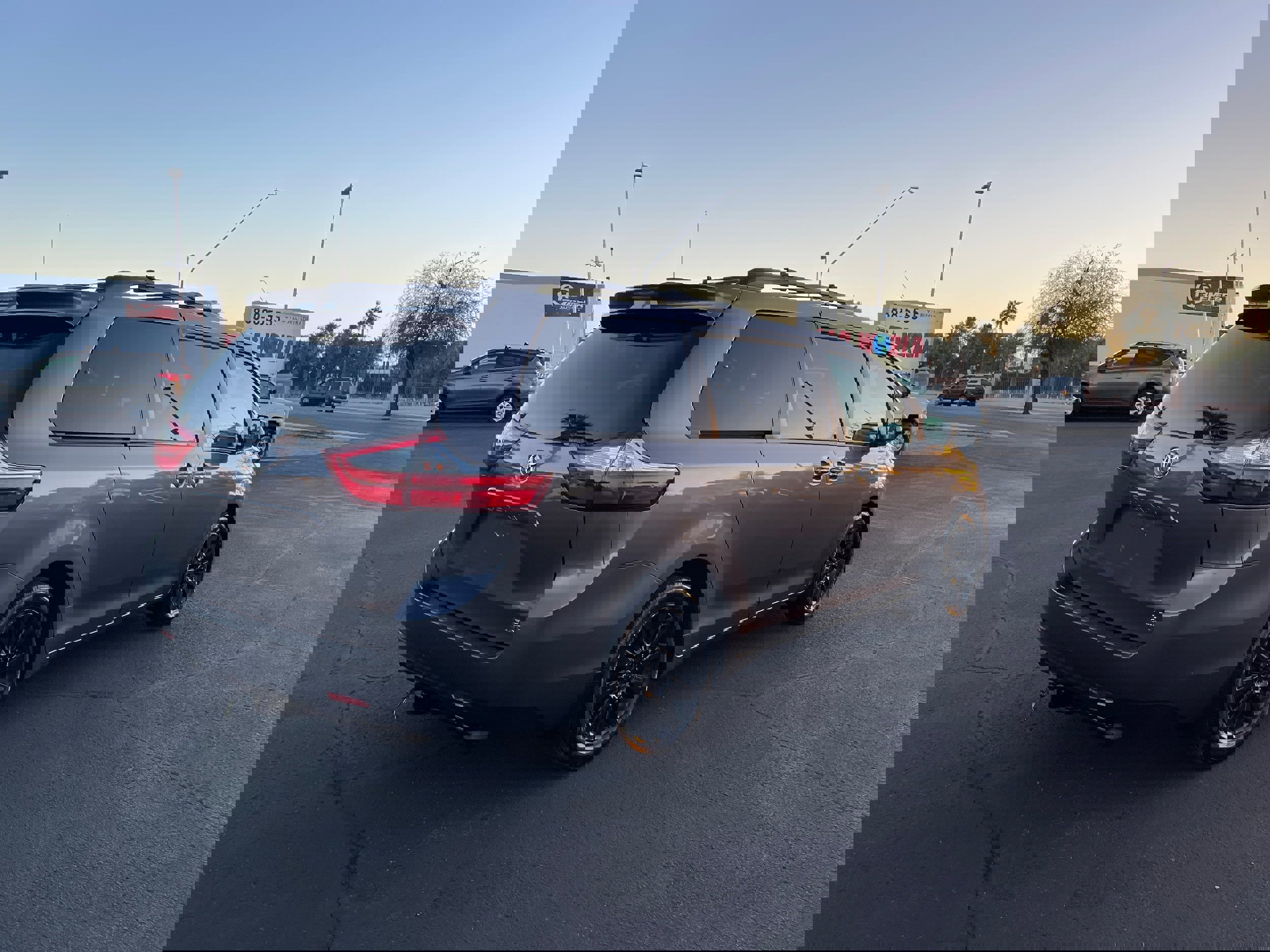 Used 2015 Toyota Sienna LE image 5