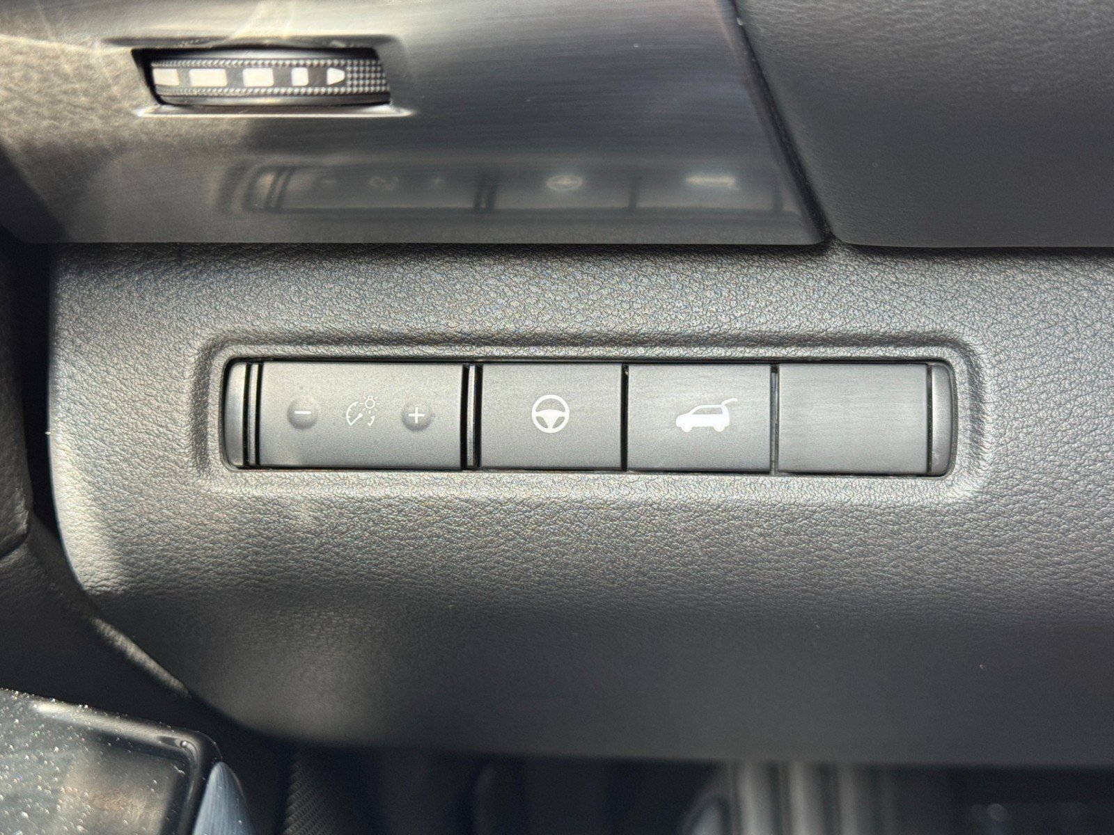 Used 2022 Nissan Pathfinder SL FWD image 16