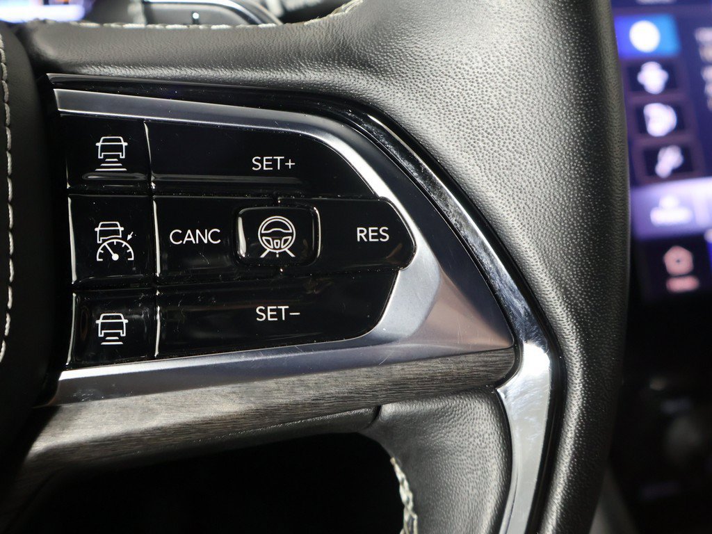 Used 2023 Jeep Grand Cherokee Overland w/ Adv Protech Group III AWD/4WD image 48