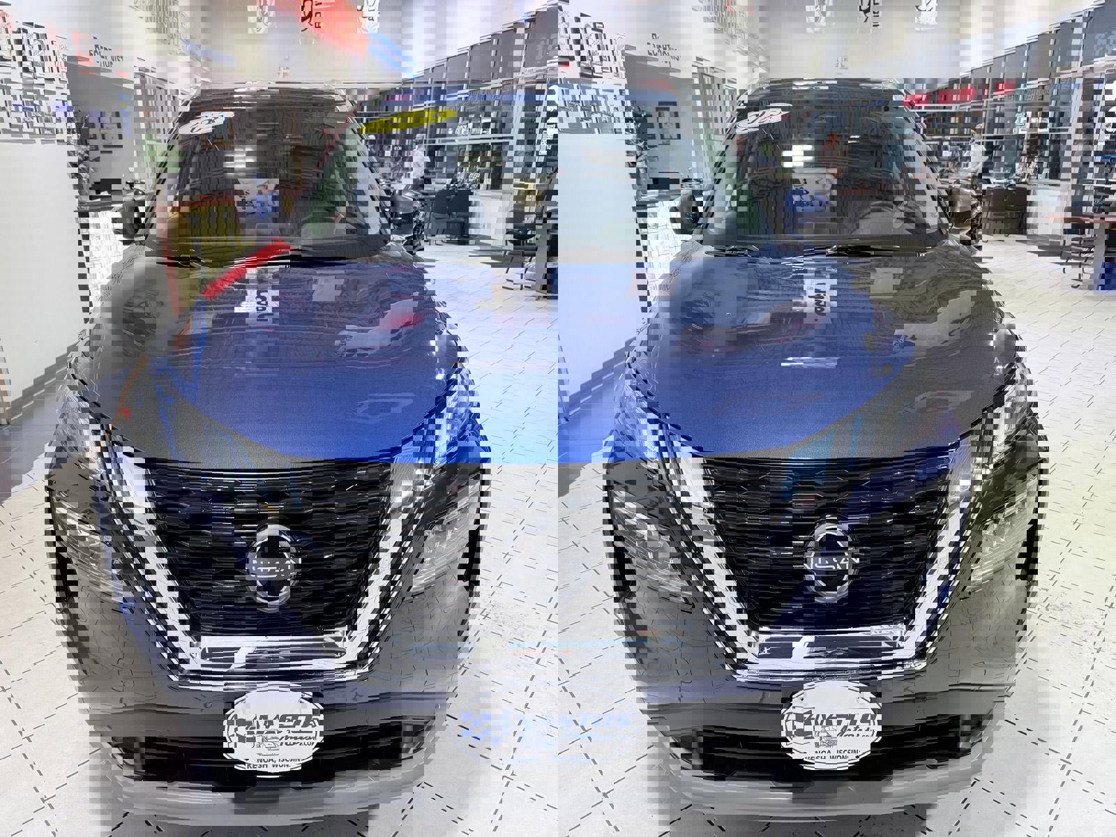 Used 2023 Nissan Rogue SV w/ SV Premium Package image 2