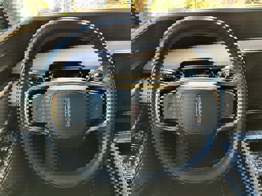 Used 2024 Lincoln Nautilus Reserve image 14