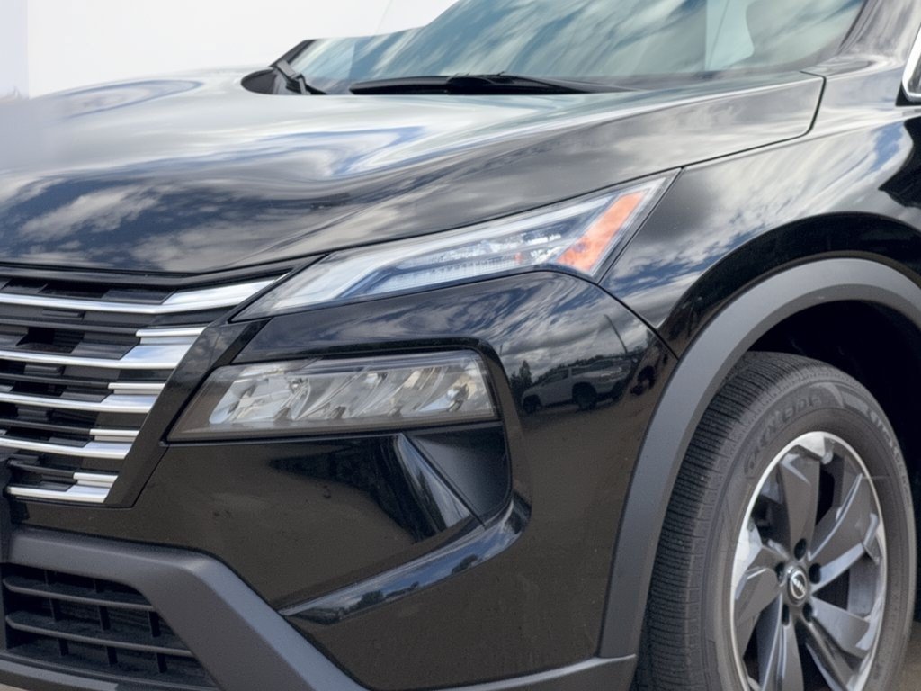 Certified 2026 Nissan Rogue SV FWD image 12