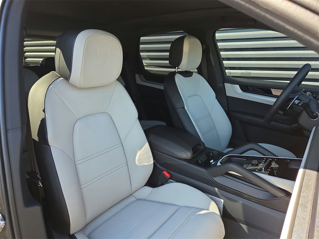 New 2026 Porsche Cayenne image 19