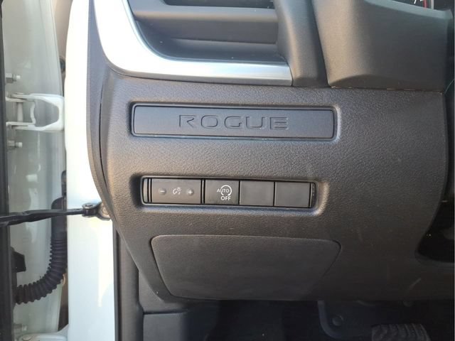 Used 2023 Nissan Rogue S AWD/4WD image 14