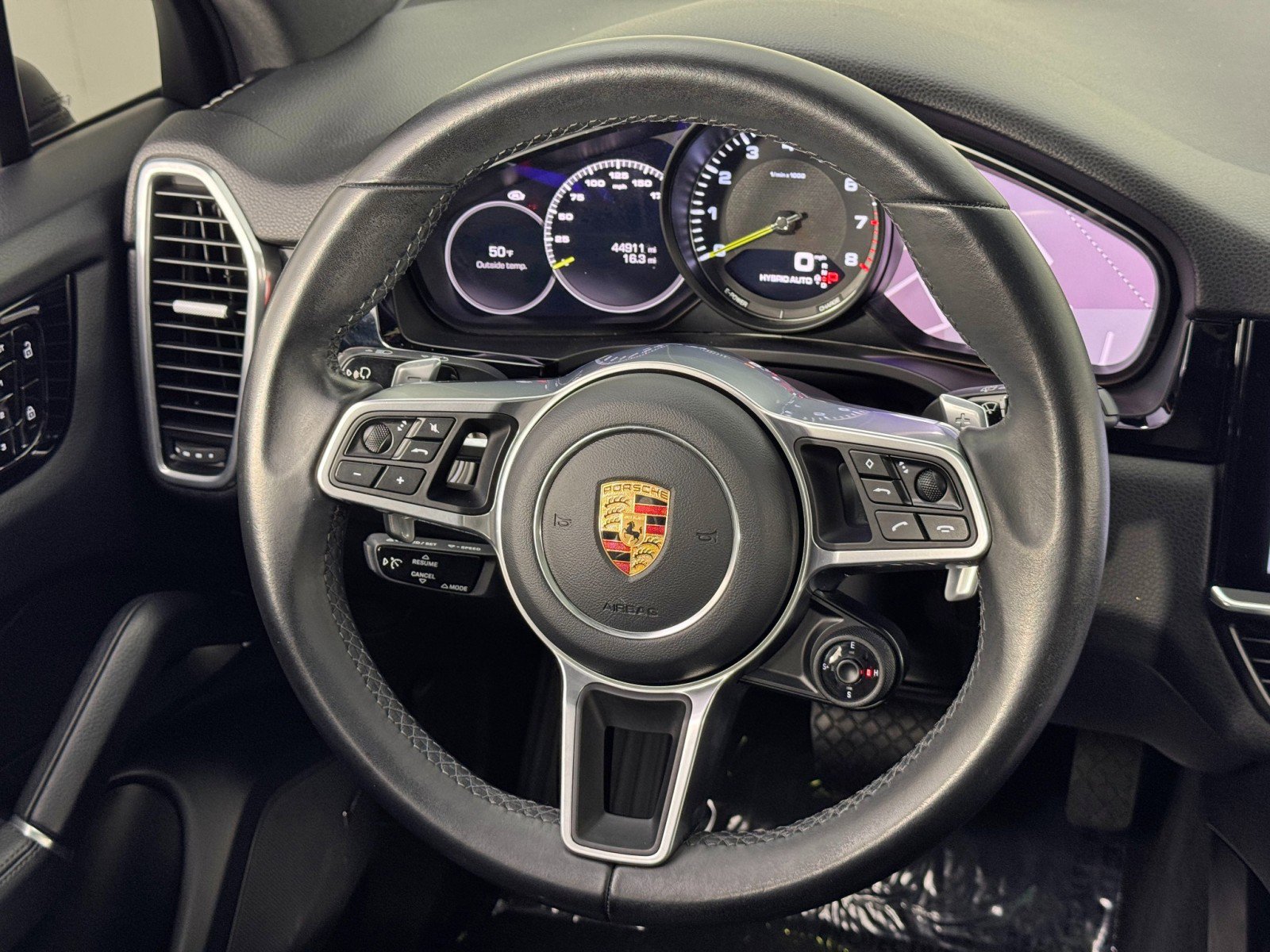 Used 2020 Porsche Cayenne E-Hybrid w/ Premium Package image 21