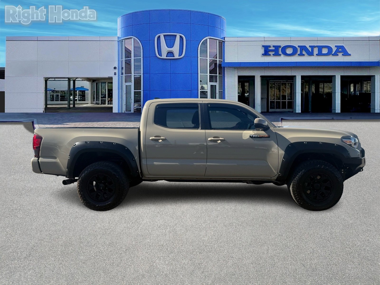 Used 2019 Toyota Tacoma TRD Sport w/ Technology Package image 8