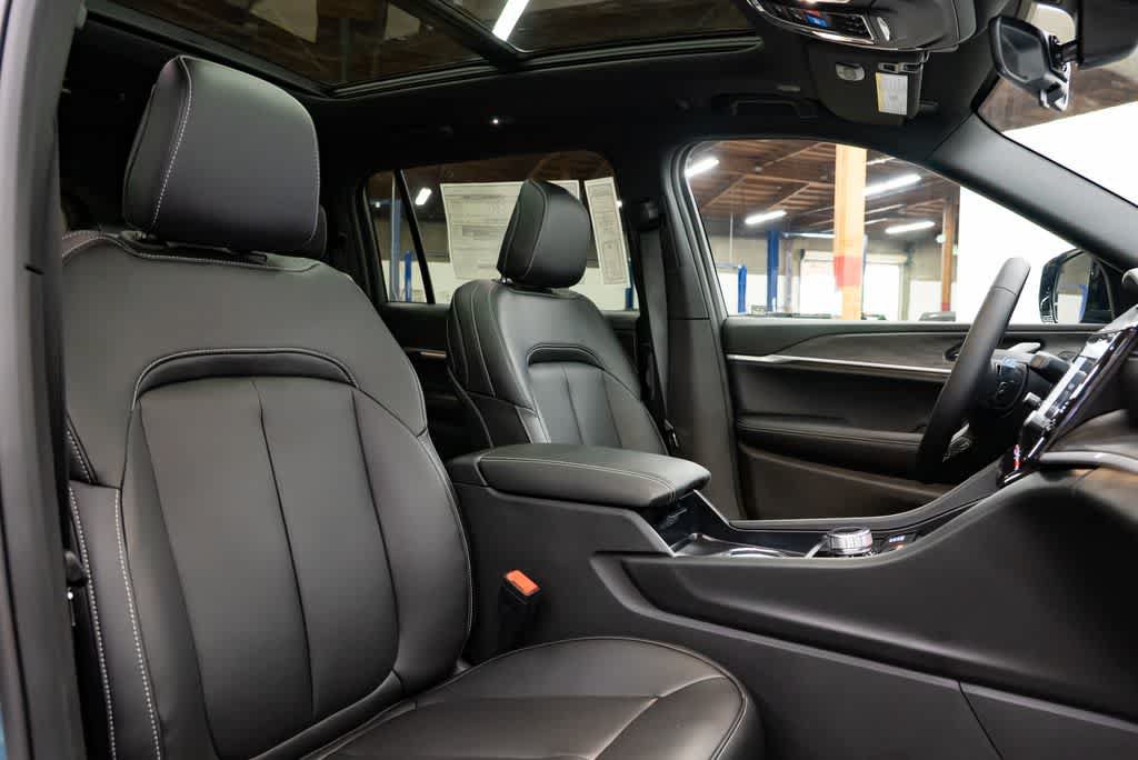 New 2026 Jeep Grand Cherokee L Limited w/ Limited Altitude Package AWD/4WD image 33
