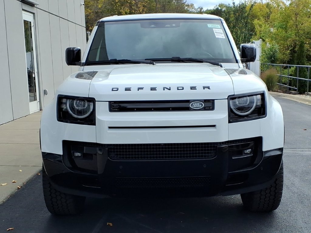 New 2026 Land Rover Defender 110 X-Dynamic SE AWD/4WD image 2