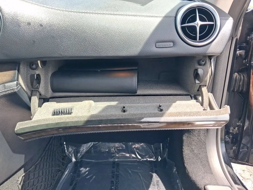 Used 2013 Mercedes-Benz SL 550 w/ Premium Pkg image 24