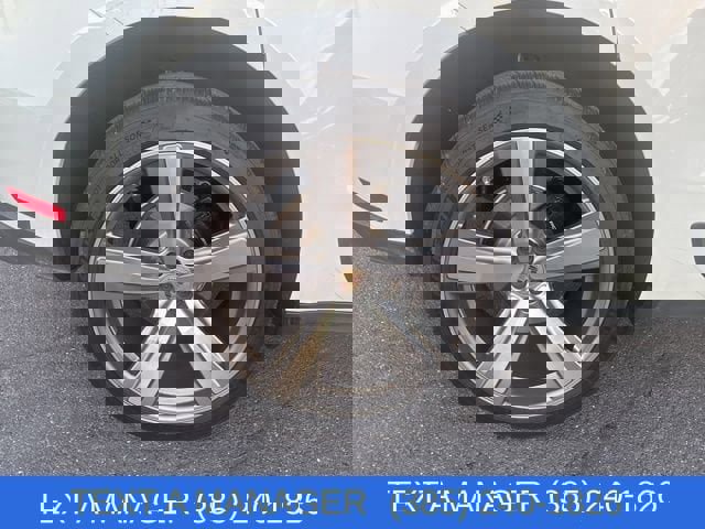 Used 2025 Porsche Macan image 10