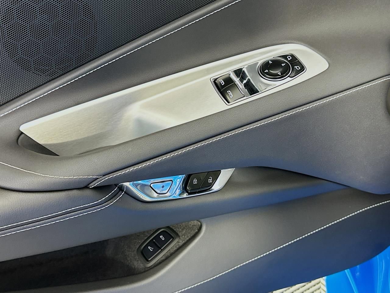 Used 2024 Chevrolet Corvette Stingray Coupe w/ 1LT image 31