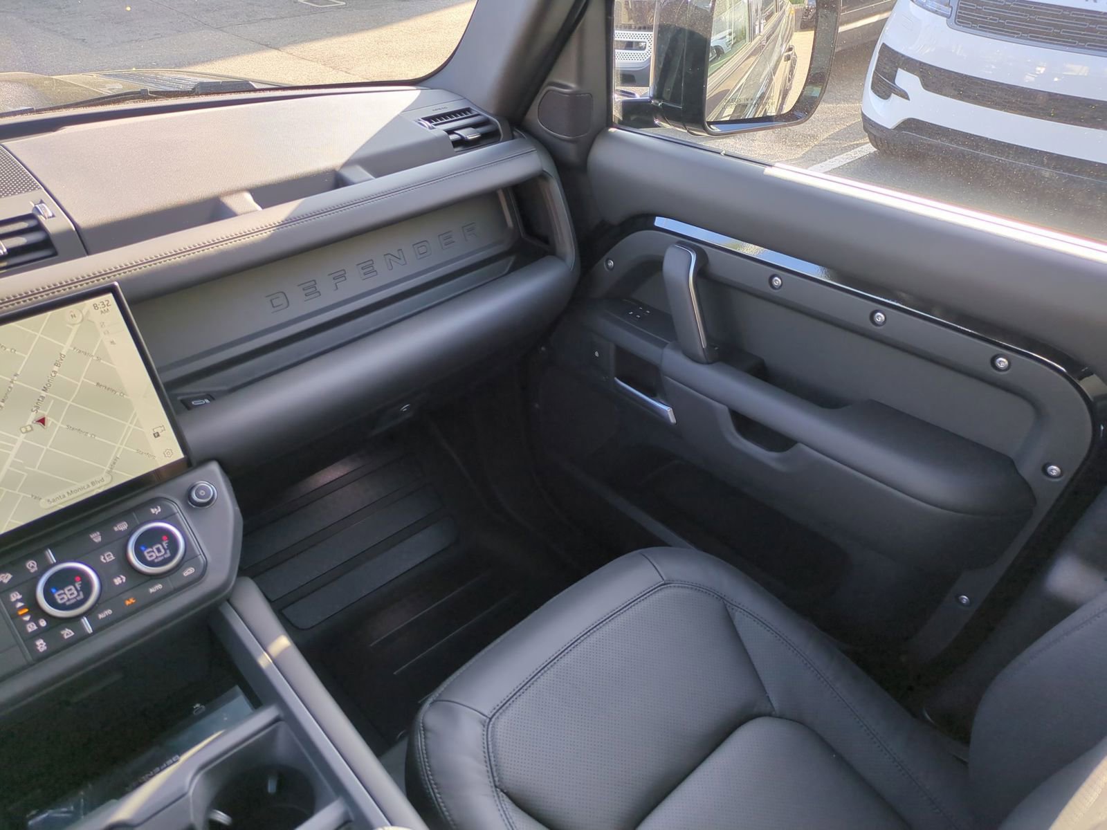 New 2026 Land Rover Defender 130 X-Dynamic SE image 28