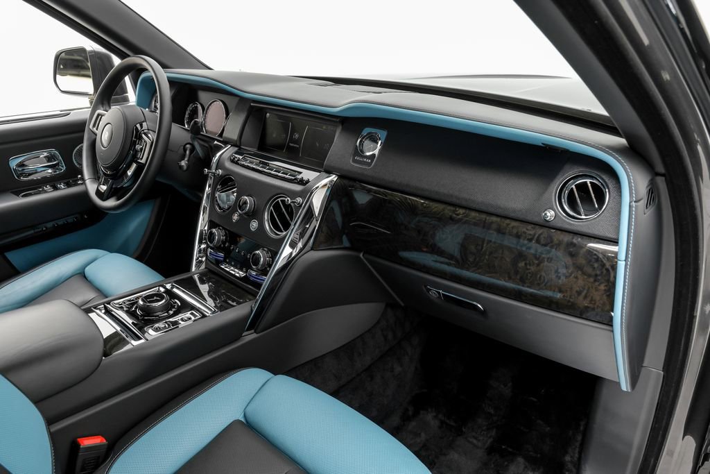 Used 2022 Rolls-Royce Cullinan w/ Cullinan Package image 9