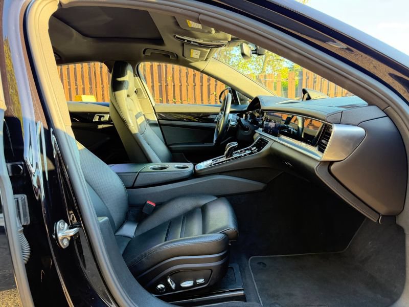 Used 2018 Porsche Panamera 4 AWD/4WD image 32