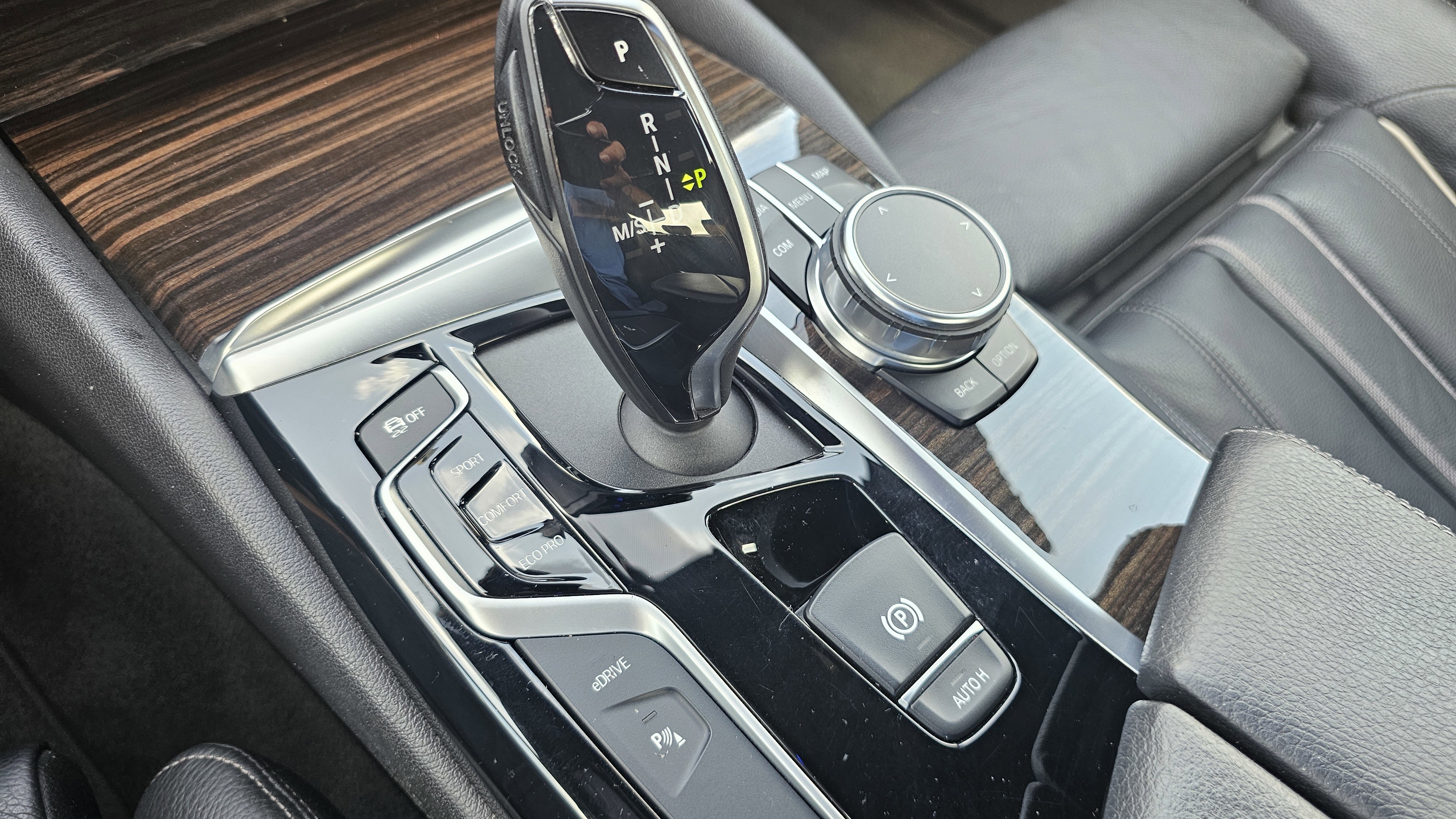 Used 2018 BMW 530e w/ Premium Package 2 image 37