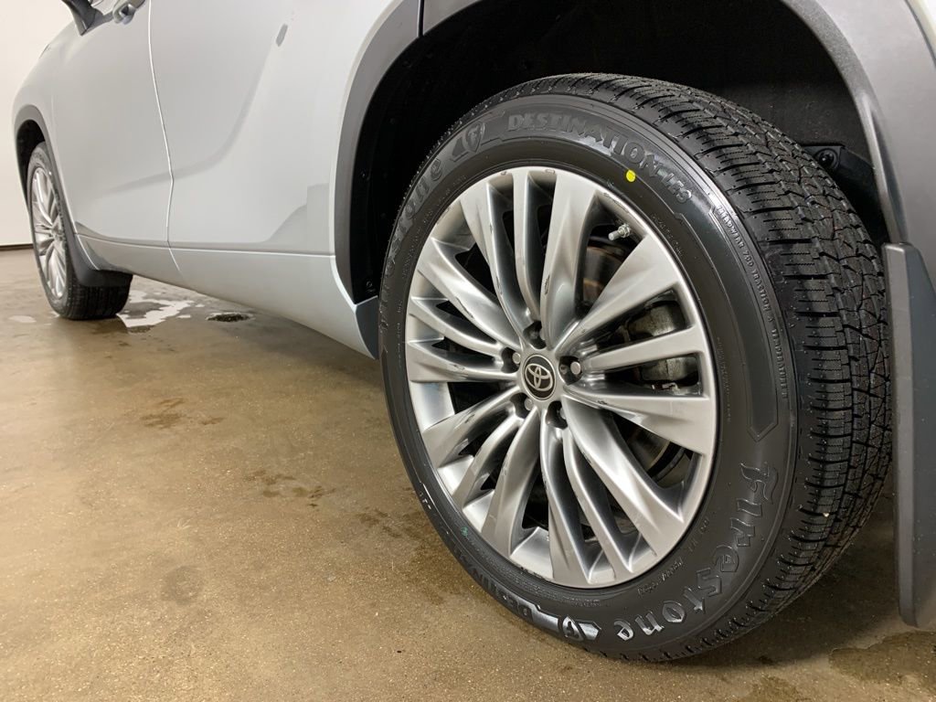 Used 2022 Toyota Highlander Platinum AWD/4WD image 13