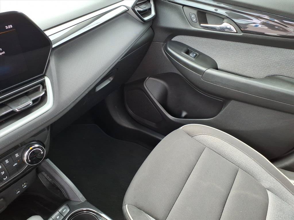 Used 2025 Chevrolet TrailBlazer LT AWD/4WD image 32