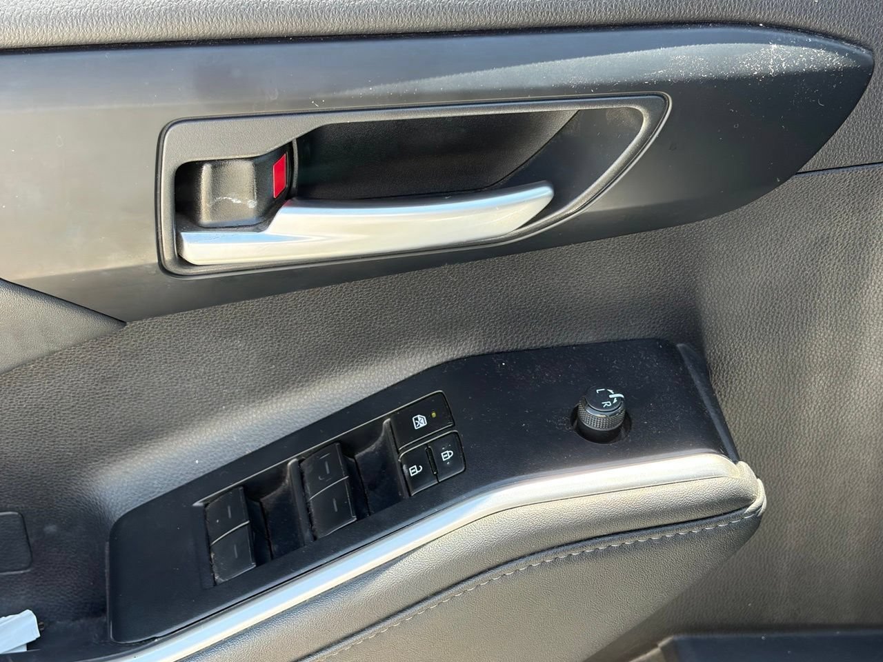 Used 2023 Toyota Highlander XLE FWD image 7