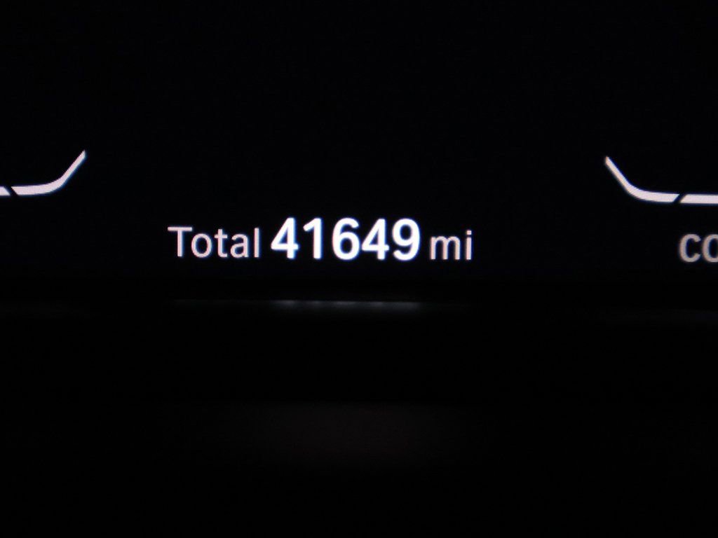 Used 2021 BMW 740i xDrive w/ Premium Package image 43