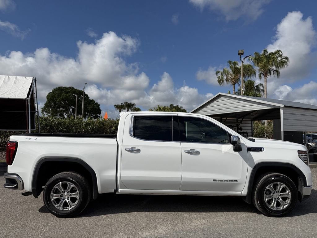 Used 2025 GMC Sierra 1500 SLT AWD/4WD image 4
