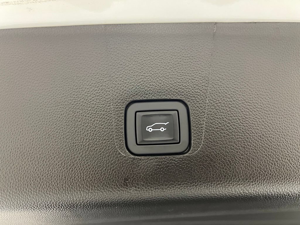 Used 2023 Chevrolet Traverse LT FWD image 30