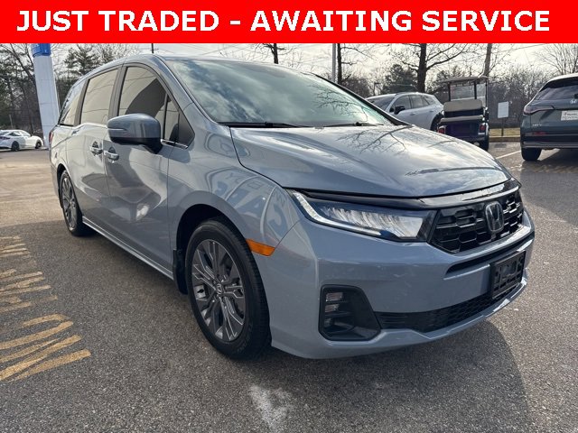 Used 2025 Honda Odyssey Touring image 3