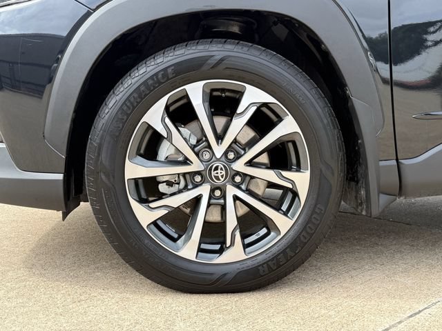 Certified 2025 Toyota Corolla Cross XLE w/ Convenience Package FWD image 8
