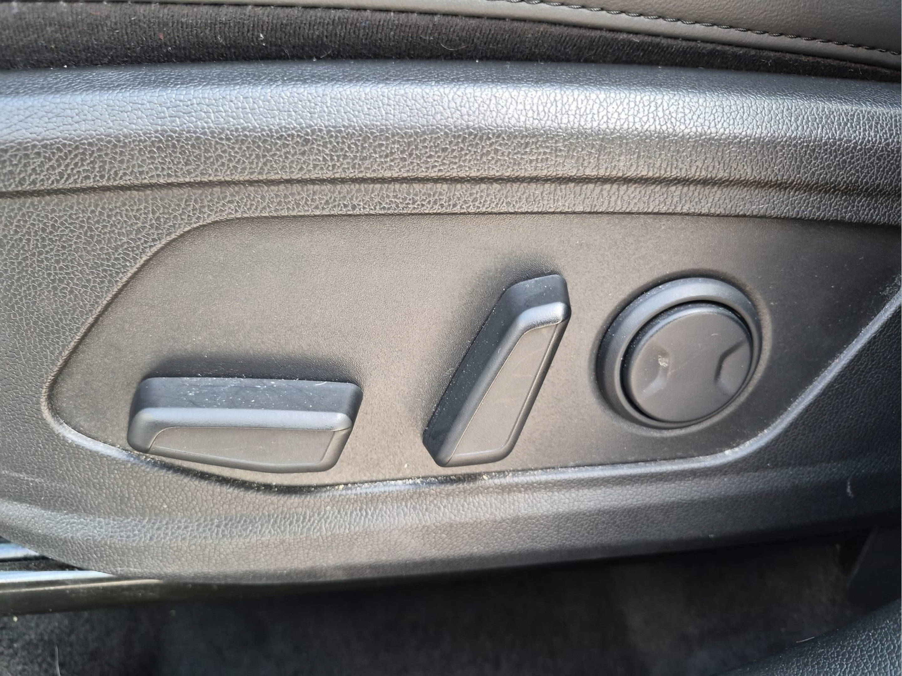 Used 2025 Kia Sorento S FWD image 14