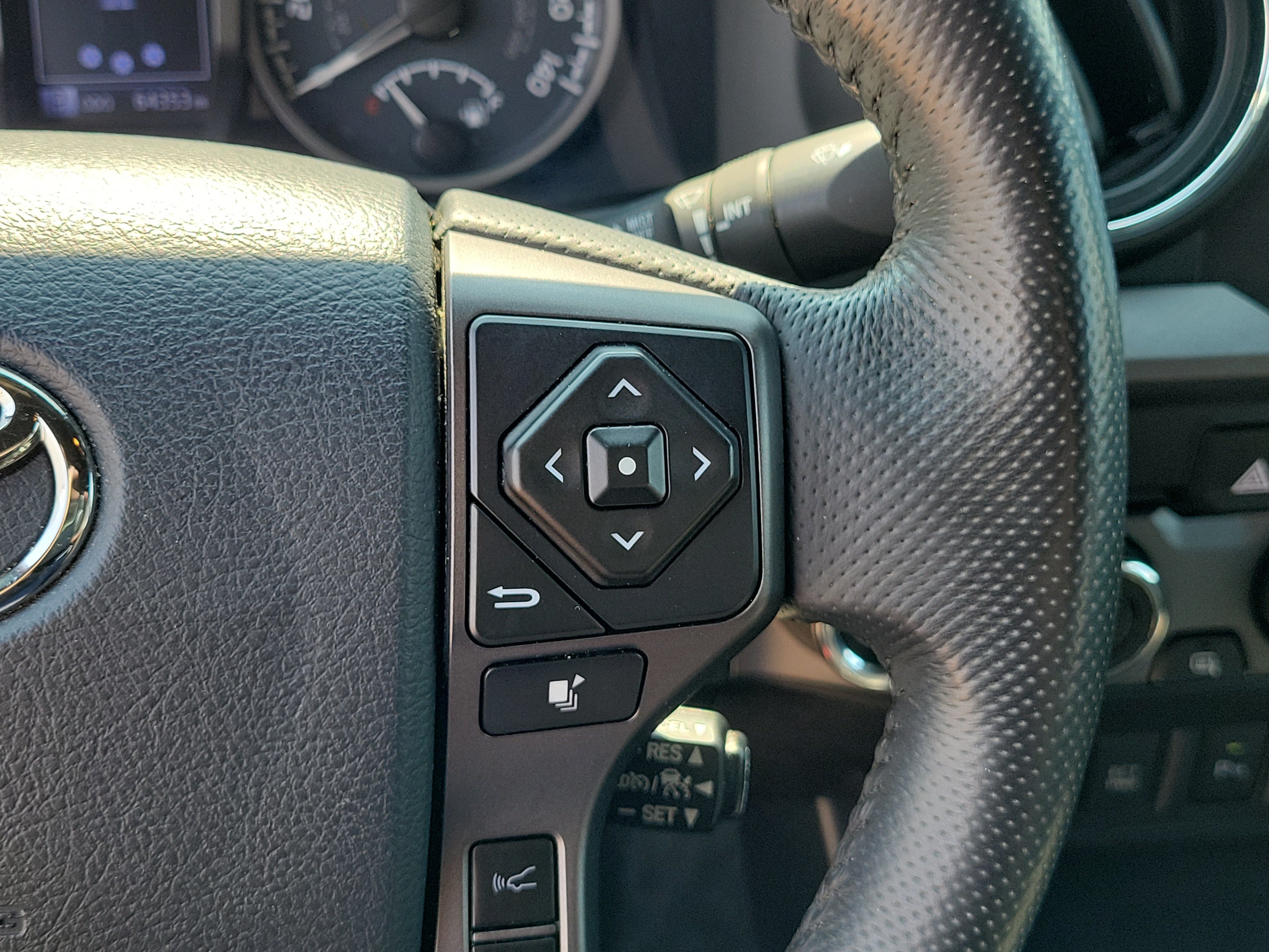 Used 2020 Toyota Tacoma TRD Off-Road w/ Technology Package AWD/4WD image 23