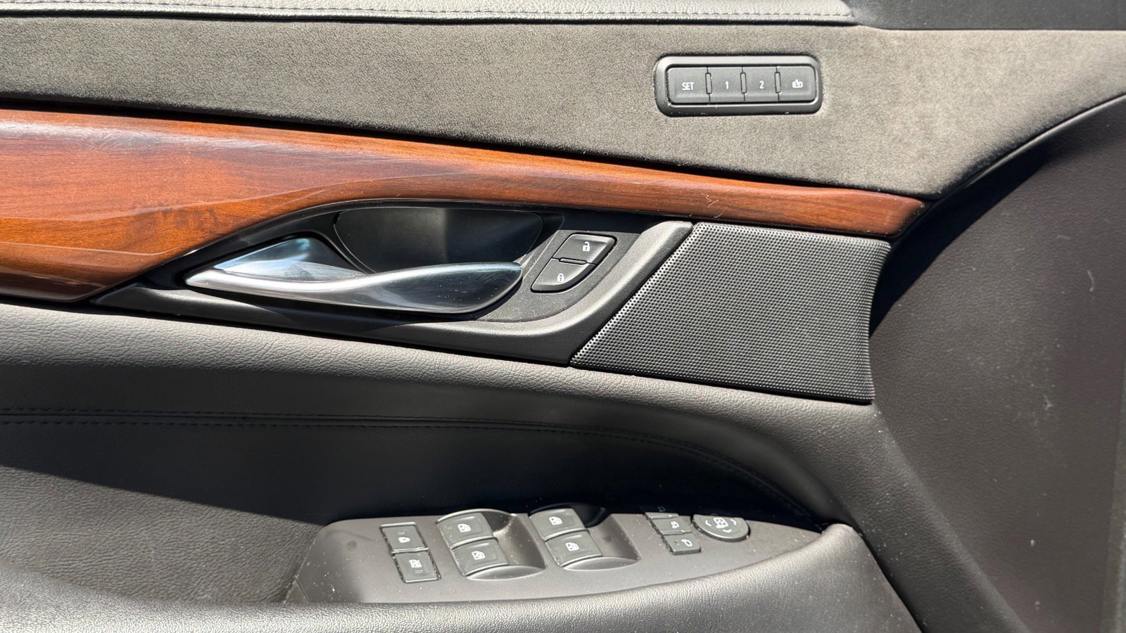 Used 2019 Cadillac Escalade ESV Luxury AWD/4WD image 29