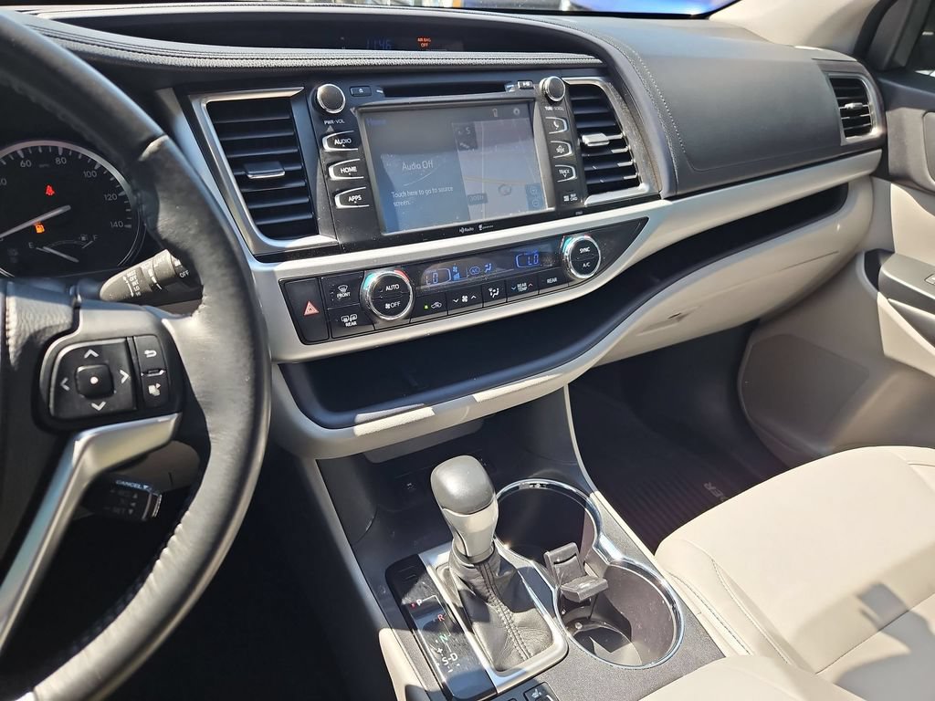 Used 2015 Toyota Highlander XLE AWD/4WD image 19
