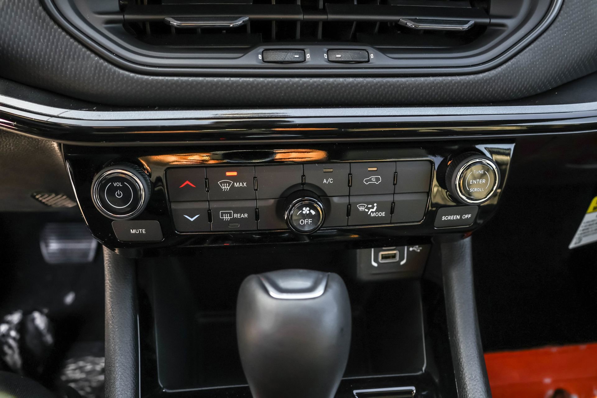 New 2026 Jeep Compass Latitude image 17