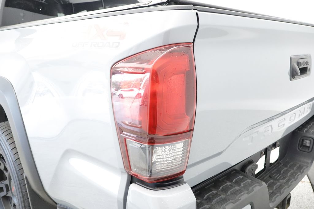 Used 2018 Toyota Tacoma TRD Off-Road AWD/4WD image 19