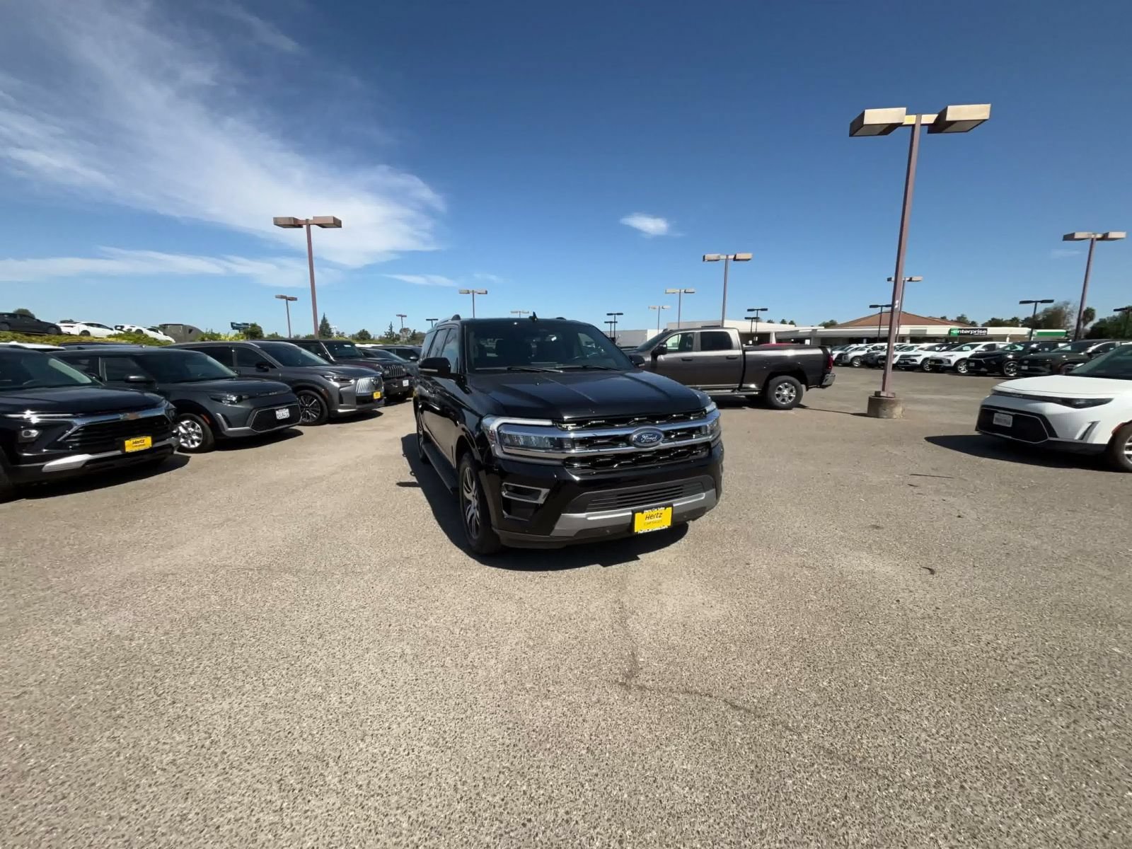 Used 2024 Ford Expedition Limited AWD/4WD image 3