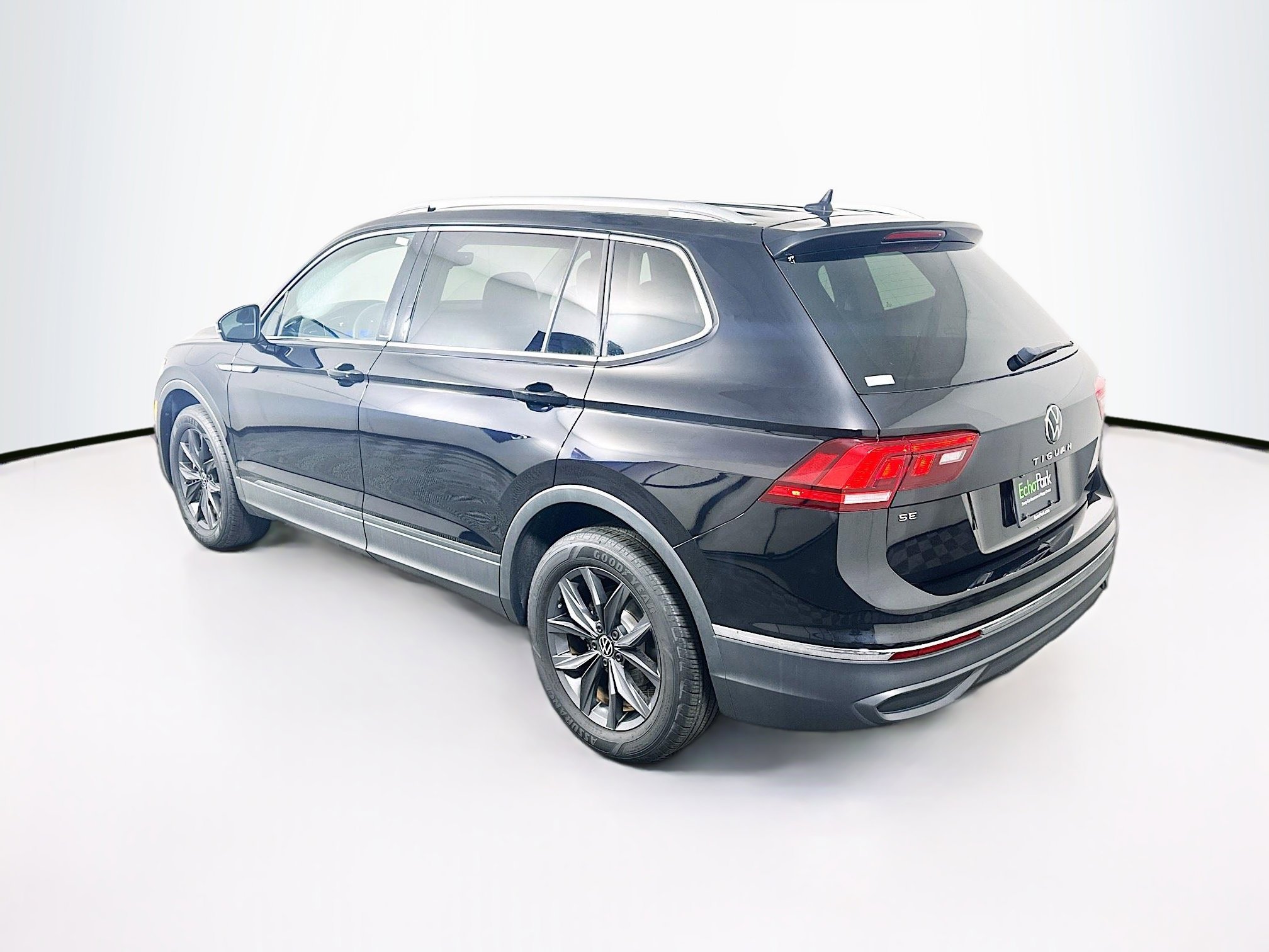 Used 2023 Volkswagen Tiguan SE FWD image 5