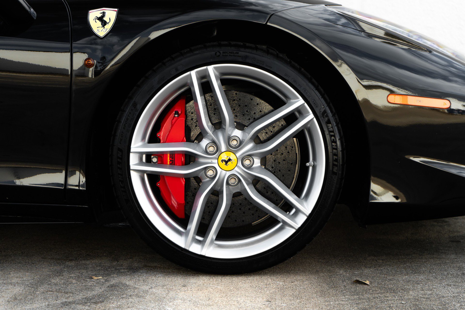 Used 2013 Ferrari 458 Spider image 40