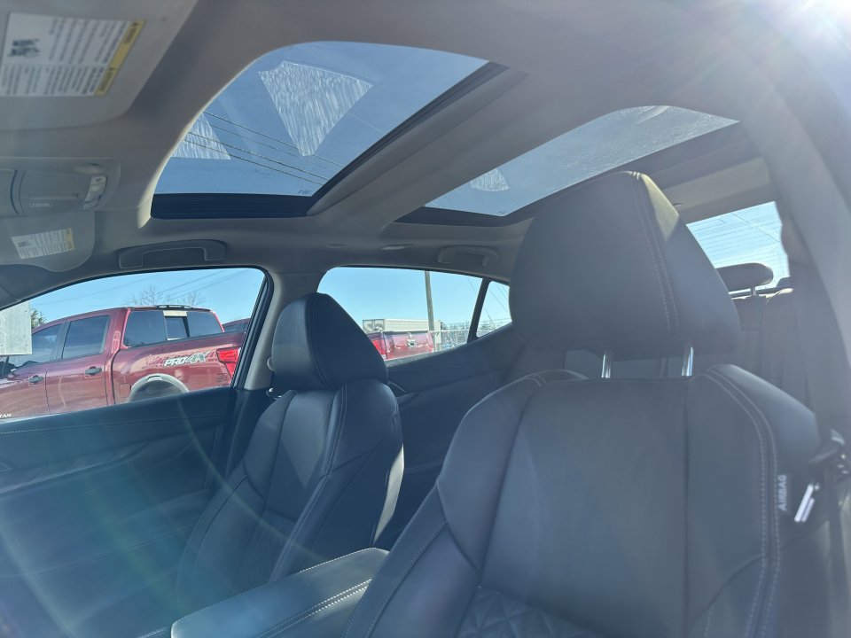 Used 2016 Nissan Maxima Platinum image 14