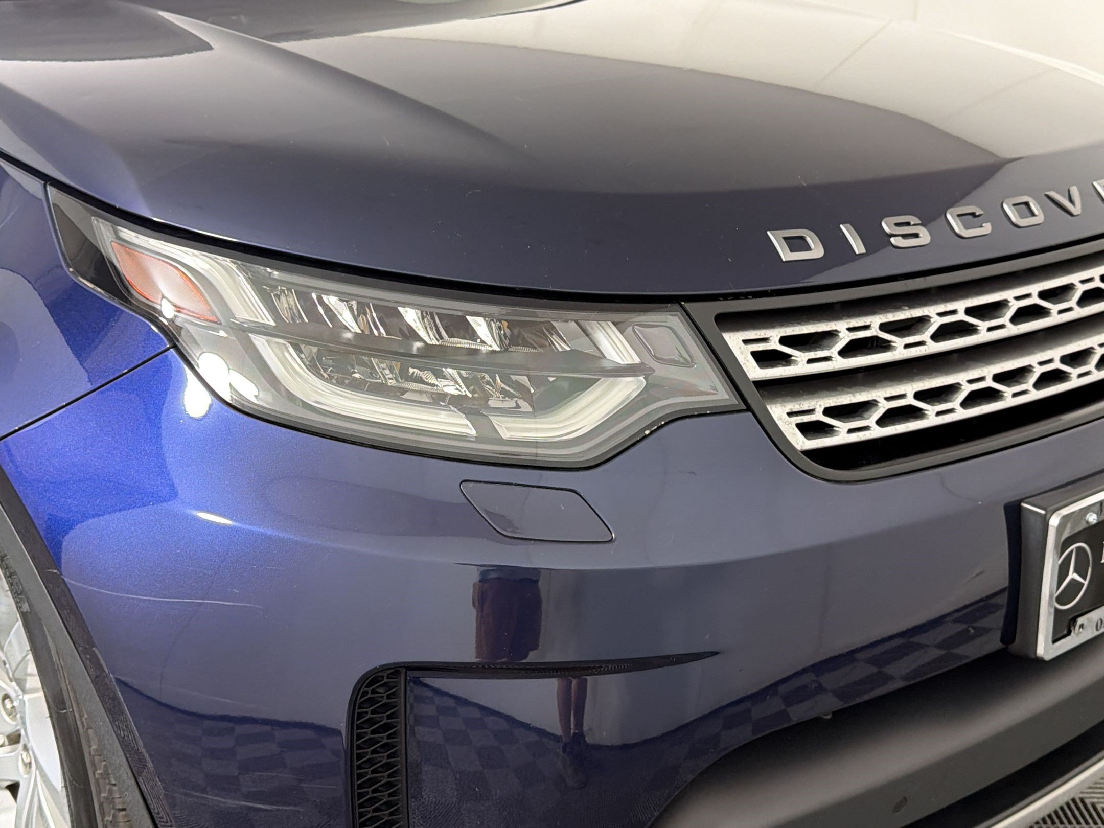 Used 2018 Land Rover Discovery HSE AWD/4WD image 11