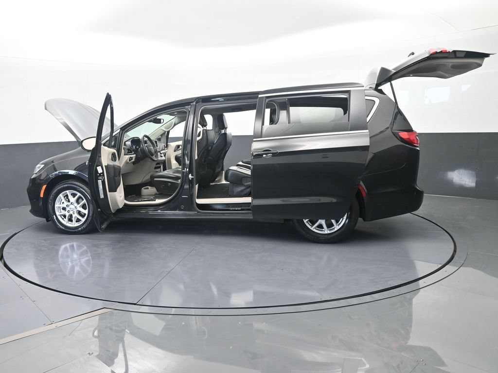 Used 2023 Chrysler Pacifica Touring-L FWD image 71