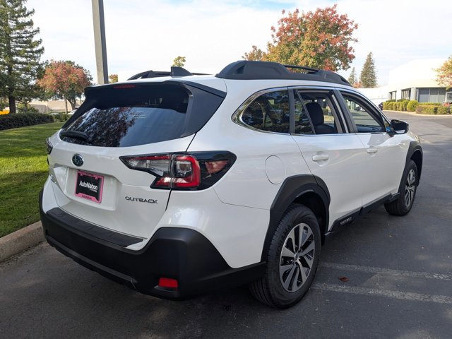 Used 2025 Subaru Outback Premium AWD/4WD image 2