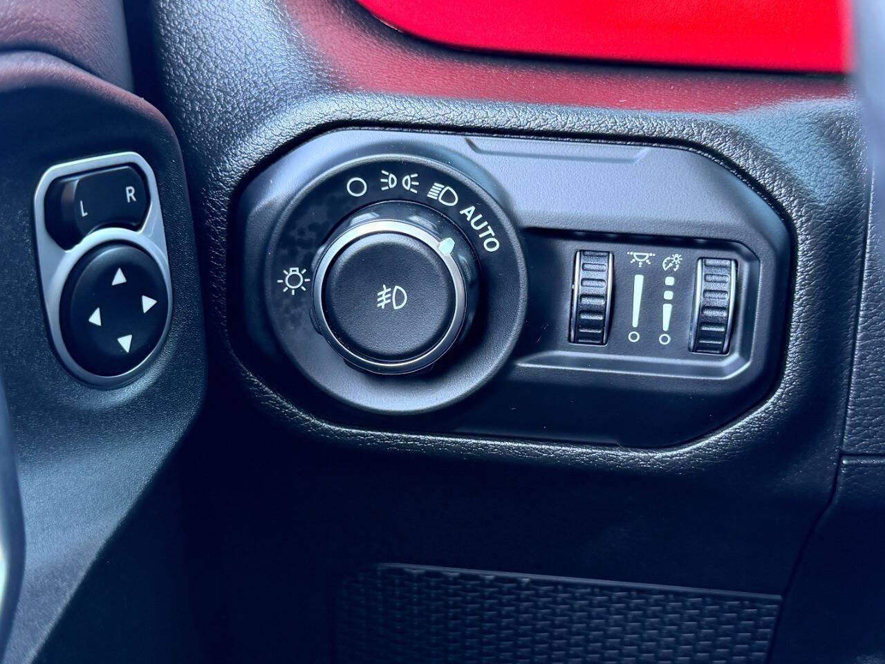 Used 2019 Jeep Wrangler Unlimited Rubicon w/ Cold Weather Group AWD/4WD image 31