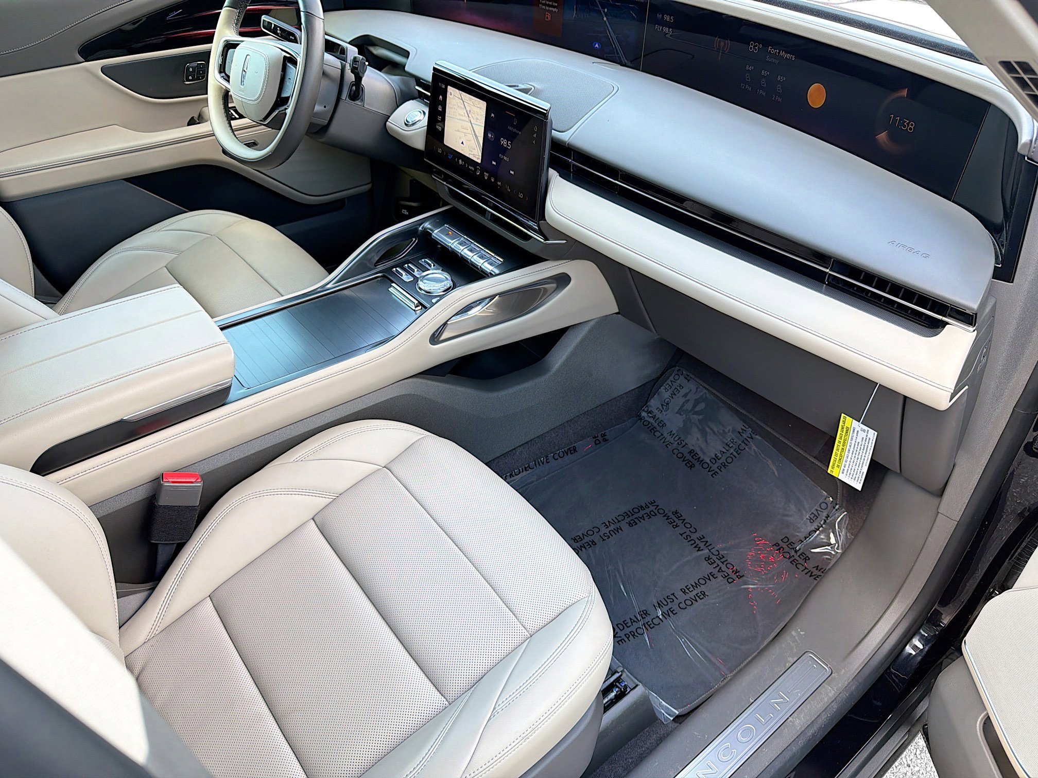 Used 2025 Lincoln Nautilus Premier w/ Equipment Group 102A image 15